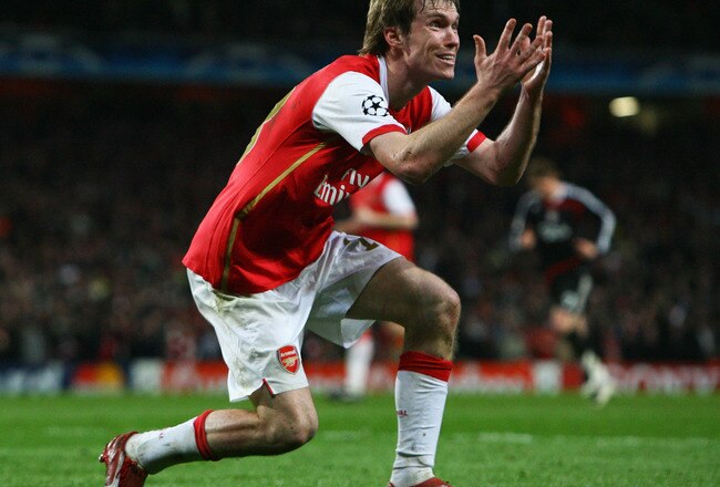 LONDON - APRIL 02:  Alexandr Hleb of Arsenal reacts during the UEFA Champions League Quarter Final 1st leg match between Arsenal and Liverpool at the Emirates Stadium on April 2, 2008 in London, England.  (Photo by Ryan Pierse/Getty Images)