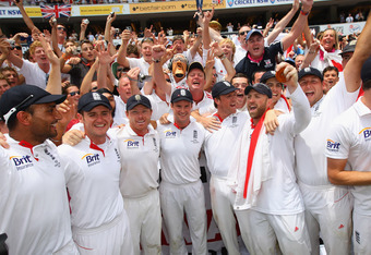 SYDNEY, AUSTRALIA - JANUARY 07:  The England team celebrate a 3-1 ashes victory with the Barmy Army during day fiveof the Fifth Ashes Test match between Australia and England at Sydney Cricket Ground on January 7, 2011 in Sydney, Australia.  (Photo by Tom Shaw/Getty Images)