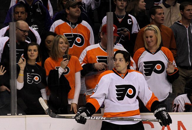 LOS ANGELES, CA - DECEMBER 30:   Philadelphia Flyers fans gather to watch Danny Briere #48 and the rest of the Flyers warm up for the game with the Los Angeles Kings at Staples Center on December 30, 2010 in Los Angeles, California.  The Flyers won 7-4. (Photo by Stephen Dunn/Getty Images)
