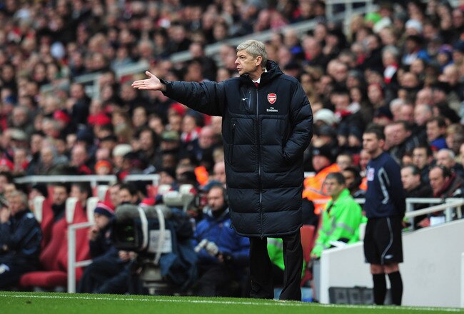 LONDON, ENGLAND - JANUARY 08:  Arsene Wenger the Arsenal coach points his instructions during the FA Cup sponsored by E.ON 3rd Round match between Arsenal and Leeds United at Emirates Stadium on January 8, 2011 in London, England.  (Photo by Shaun Botterill/Getty Images)