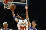 NEW YORK - JANUARY 4:  Allan Houston #20 of the New York Knicks drives to the basket against Brad Miller #52 of the Sacramento Kings on January 4, 2005 at Madison Square Garden in New York City. The Kings won 105-98.  NOTE TO USER: User expressly acknowledges and agrees that, by downloading and or using this photograph, User is consenting to the terms and conditions of the Getty Images License Agreement.  (Photo by Ezra Shaw/Getty Images)
