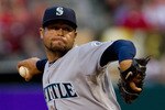 ST. LOUIS - JUNE 14: Relief pitcher Ian Snell #35 of the Seattle Mariners throws against the St. Louis Cardinals at Busch Stadium on June 14, 2010 in St. Louis, Missouri.  The Cardinals beat the Mariners 9-3.  (Photo by Dilip Vishwanat/Getty Images)