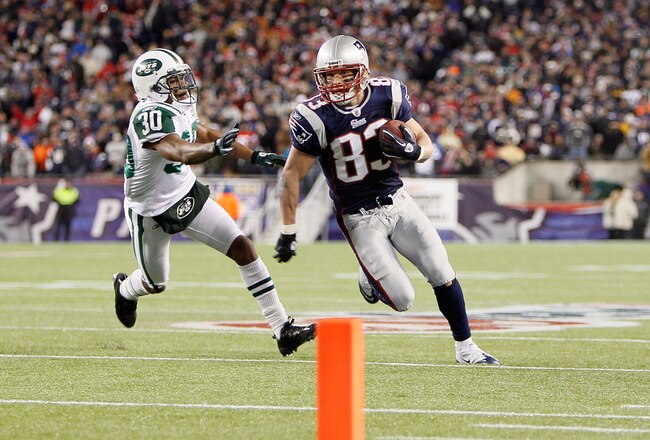 FOXBORO, MA - DECEMBER 06:  Wes Welker #83 of the New England Patriots scores an 18-yard touchdown reception in the third quarter against Drew Coleman #30 of the New York Jets at Gillette Stadium on December 6, 2010 in Foxboro, Massachusetts.  (Photo by Jim Rogash/Getty Images)