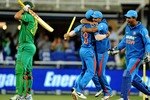 JOHANNESBURG, SOUTH AFRICA - JANUARY 15:  (L-R) Wayne Parnell of South Africa reacts after losing his wicket to give India victory during the 2nd One Day International match between South Africa and India from Bidvest Wanderers Stadium on January 15, 2011 in Johannesburg, South Africa.  (Photo by Duif du Toit/Gallo Images/Getty Images)