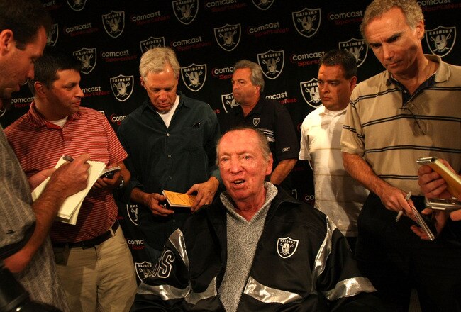 ALAMEDA, CA - SEPTEMBER 30:  Oakland Raiders owner Al Davis speaks during a press conference to announce the firing of head coach Lane Kiffin of the Oakland Raiders at thier training facility on Septemer 30, 2008 in Alameda, California.  (Photo by Jed Jacobsohn/Getty Images)
