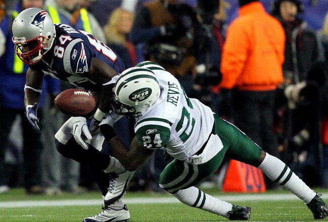 FOXBORO, MA - JANUARY 16:  Darrelle Revis #24 of the New York Jets breaks up a pass intended for Deion Branch #84 of the New England Patriots during their 2011 AFC divisional playoff game at Gillette Stadium on January 16, 2011 in Foxboro, Massachusetts.  (Photo by Al Bello/Getty Images)