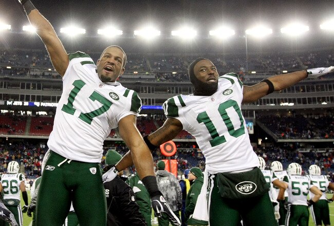 FOXBORO, MA - JANUARY 16:  Braylon Edwards #17 and Santonio Holmes #10 of the New York Jets celebrate on their way to defeating the New England Patriots 28 to 21 victory over the New England Patriots during their 2011 AFC divisional playoff game at Gillette Stadium on January 16, 2011 in Foxboro, Massachusetts.  (Photo by Al Bello/Getty Images)
