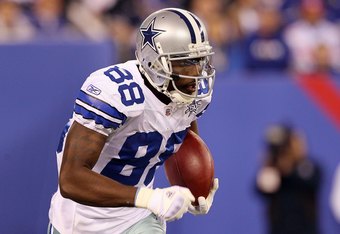 EAST RUTHERFORD, NJ - NOVEMBER 14:  Dez Bryant #88 of the Dallas Cowboys runs the ball against the New York Giants on November 14, 2010 at the New Meadowlands Stadium in East Rutherford, New Jersey.  (Photo by Jim McIsaac/Getty Images)