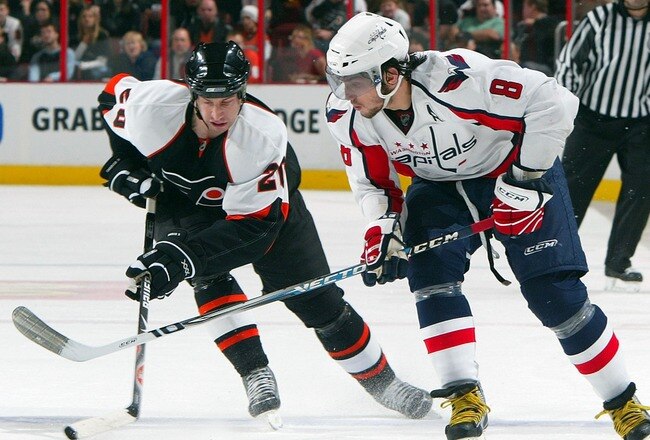 PHILADELPHIA - NOVEMBER 23:  Alexander Ovechkin #8 of the Washington Capitals controls the puck against R.J. Umberger #20 of the Philadelphia Flyers during their game on November 23, 2007 at Wachovia Center in Philadelphia, Pennsylvania. The Capitals defeated the Flyers 4-3 in overtime.  (Photo by Jim McIsaac/Getty Images)