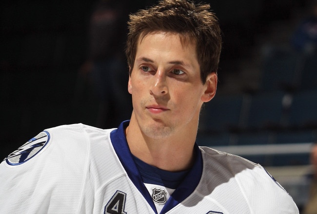 UNIONDALE, NY - DECEMBER 22:  Vincent Lecavalier #4 of the Tampa Bay Lightning skates against the New York Islanders at the Nassau Coliseum on December 22, 2010 in Uniondale, New York.  (Photo by Bruce Bennett/Getty Images)