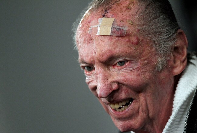 ALAMEDA, CA - JANUARY 18:  Oakland Raiders owner Al Davis speaks during a press conference on January 18, 2011 in Alameda, California. Hue Jackson was introduced as the new coach of the Oakland Raiders, replacing the fired Tom Cable.  (Photo by Justin Sullivan/Getty Images)