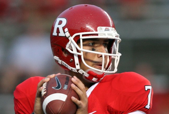 PISCATAWAY, NJ - SEPTEMBER 07:  Tom Savage #7 of the Rutgers Scarlet Knights throws a pass against the Cincinnati Bearcats at Rutgers Stadium on September 7, 2009 in Piscataway, New Jersey.  (Photo by Jim McIsaac/Getty Images)
