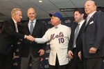 NEW YORK - NOVEMBER 23: Fred Wilpon, General Manager Sandy Alderson,  New York Mets new manager Terry Collins, Jeff Wilpon and Saul Katz pose for pictures during a press conference  at Citi Field on November 23, 2010 in the Flushing neighborhood, of the Queens borough of New York City.  (Photo by Chris McGrath/Getty Images)