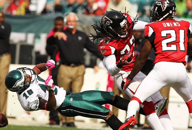 PHILADELPHIA - OCTOBER 17:  DeSean Jackson #10 of the Philadelphia Eagles is laid out by Dunta Robinson #23 of the Atlanta Falcons during their game at Lincoln Financial Field on October 17, 2010 in Philadelphia, Pennsylvania.  Both players were injured on the play and had to be helped off the field.  (Photo by Al Bello/Getty Images)