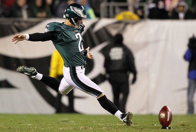 PHILADELPHIA, PA - DECEMBER 02:  Place kicker David Akers #2 of the Philadelphia Eagles kicks the ball off against the Houston Texans at Lincoln Financial Field on December 2, 2010 in Philadelphia, Pennsylvania.  (Photo by Jim McIsaac/Getty Images)