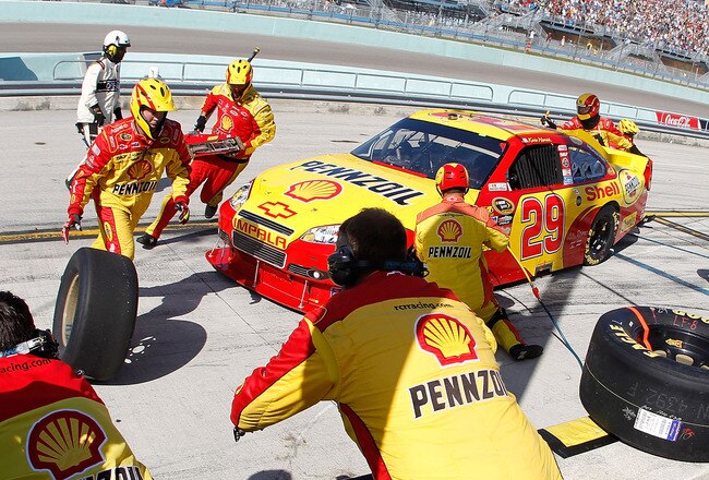 HOMESTEAD, FL - NOVEMBER 21:  Kevin Harvick, driver of the #29 Shell/Pennzoil Chevrolet, makes a pit stop during the NASCAR Sprint Cup Series Ford 400 at Homestead-Miami Speedway on November 21, 2010 in Homestead, Florida.  (Photo by Todd Warshaw/Getty Images for NASCAR)