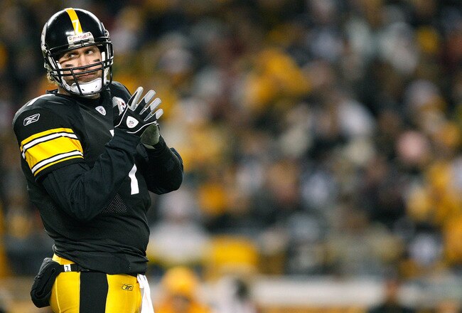 PITTSBURGH - DECEMBER 20: Ben Roethlisberger #7 of the Pittsburgh Steelers calls a timeout during the game against the Green Bay Packers on December 20, 2009 at Heinz Field in Pittsburgh, Pennsylvania. (Photo by Jared Wickerham/Getty Images)