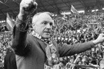 Bill-shankly-salutes-the--001_original_original_crop_150x100