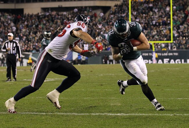 PHILADELPHIA, PA - DECEMBER 02:  Owen Schmitt #32 of the Philadelphia Eagles scores a 5-yard touchdown reception in the fourth quarter against Brian Cushing #56 of the Houston Texans at Lincoln Financial Field on December 2, 2010 in Philadelphia, Pennsylvania.  (Photo by Al Bello/Getty Images)