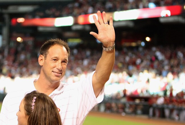 PHOENIX - AUGUST 29:  Luis Gonzalez waves to the fans as he is awarded the 'Key to the Stadium' on Luis Gonzalez Appreciation Night before the major league baseball game between the Houston Astros and the Arizona Diamondbacks at Chase Field on August 29, 2009 in Phoenix, Arizona.  (Photo by Christian Petersen/Getty Images)