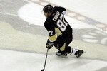 PITTSBURGH, PA - JANUARY 05:  Sidney Crosby #87 of the Pittsburgh Penguins skates during warmups prior to taking on the Tampa Bay Lightning on January 5, 2011 at Consol Energy Center in Pittsburgh, Pennsylvania.  (Photo by Justin K. Aller/Getty Images)