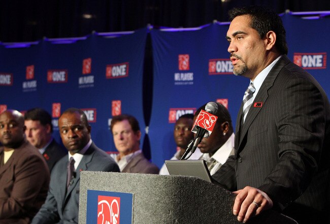 FORT LAUDERDALE, FL - FEBRUARY 04:  Center Kevin Mawae #68 of the Tennessee Titans and President of the NFL Player's Association speaks to members of the media during the NFL Player's Association Press Conference held at the Fort Lauderdale Convention Center as part of media week for Super Bowl XLIV on February 4, 2010 in Fort Lauderdale, Florida.  (Photo by Doug Benc/Getty Images)