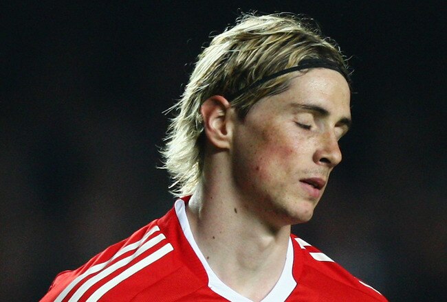 LONDON, ENGLAND - APRIL 14:  Fernando Torres of Liverpool looks dejected during the UEFA Champions League Quarter Final Second Leg match between Chelsea and Liverpool at Stamford Bridge on April 14, 2009 in London, England.  (Photo by Ryan Pierse/Getty Images)