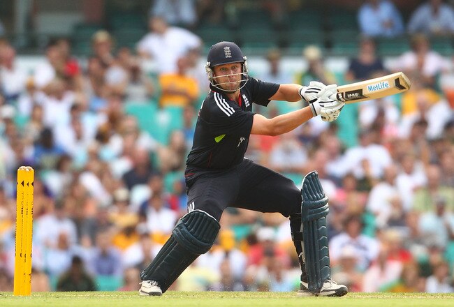 SYDNEY, AUSTRALIA - FEBRUARY 02: Jonathan Trott of England bats during game six of the Commonwealth Bank One Day International Series between Australia and England at Sydney Cricket Ground on February 2, 2011 in Sydney, Australia.  (Photo by Mark Nolan/Getty Images)