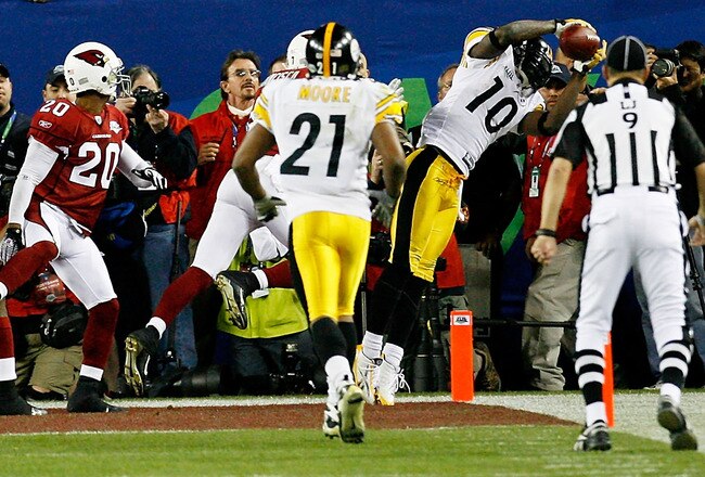TAMPA, FL - FEBRUARY 01:  Santonio Holmes #10 of the Pittsburgh Steelers catches a 6-yard touchdown pass in the fourth quarter against the Arizona Cardinals during Super Bowl XLIII on February 1, 2009 at Raymond James Stadium in Tampa, Florida. The Steelers won the game by a score of 27-23.  (Photo by Kevin C. Cox/Getty Images)