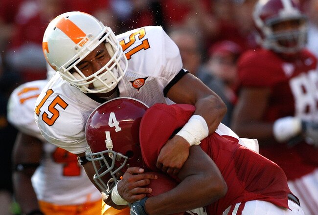 TUSCALOOSA, AL - OCTOBER 24:  Marquis Maze #4 of the Alabama Crimson Tide pulls in this reception against Janzen Jackson #15 of the Tennessee Volunteers at Bryant-Denny Stadium on October 24, 2009 in Tuscaloosa, Alabama.  (Photo by Kevin C. Cox/Getty Images)