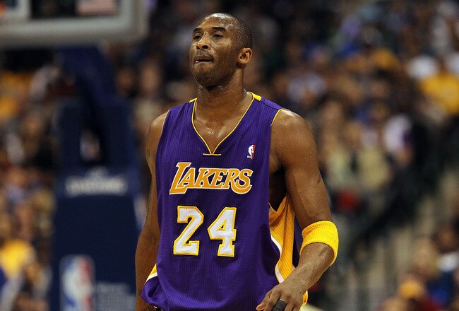 DALLAS, TX - JANUARY 19:  Kobe Bryant #24 of the Los Angeles Lakers at American Airlines Center on January 19, 2011 in Dallas, Texas.  NOTE TO USER: User expressly acknowledges and agrees that, by downloading and or using this photograph, User is consenting to the terms and conditions of the Getty Images License Agreement.  (Photo by Ronald Martinez/Getty Images)