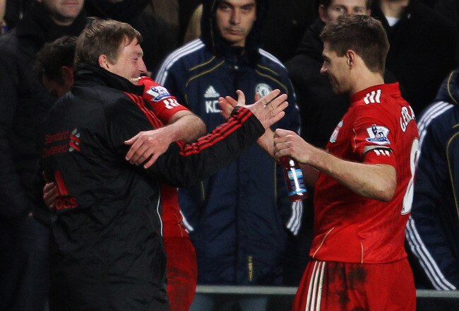 LONDON, ENGLAND - FEBRUARY 06:  Kenny Dalglish manager of Liverpool celebrates with Jamie Carragher and Steven Gerrard after the Barclays Premier League match between Chelsea and Liverpool at Stamford Bridge on February 6, 2011 in London, England.  (Photo by Scott Heavey/Getty Images)