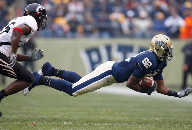 PITTSBURGH - DECEMBER 05: Jonathan Baldwin #82 of the University of Pittsburgh Panthers catches a pass against the Cincinnati Bearcats on December 5, 2009 at Heinz Field in Pittsburgh, Pennsylvania.(Photo by Jared Wickerham/Getty Images)