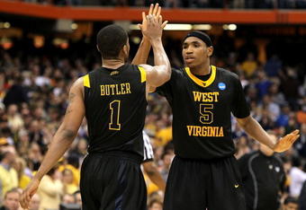SYRACUSE, NY - MARCH 27:  Kevin Jones #5 and Da'Sean Butler #1 of the West Virginia Mountaineers celebrate a play in the second half against the Kentucky Wildcats during the east regional final of the 2010 NCAA men's basketball tournament at the Carrier Dome on March 27, 2010 in Syracuse, New York.  West Virginia won 73-66.(Photo by Jim McIsaac/Getty Images)