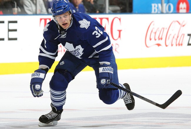 TORONTO, CAN - FEBRUARY 7:  Kris Versteeg #32 of the Toronto Maple Leafs skates in a game against the Atlanta Thrashers on February 7, 2011 at the Air Canada Centre in Toronto, Canada. The Leafs defeated the Thrashers 5-4. (Photo by Claus Andersen/Getty Images)