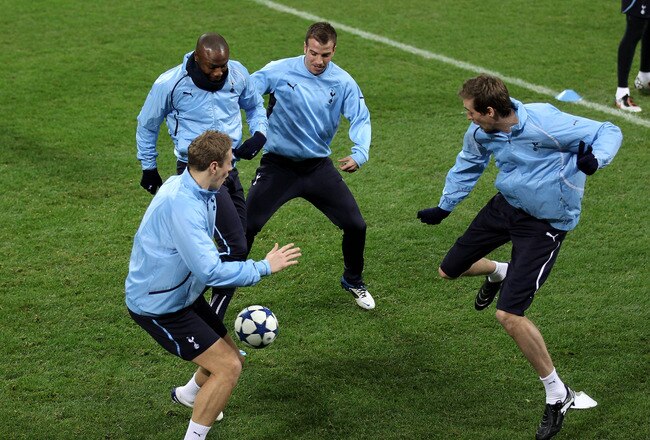 MILAN, ITALY - FEBRUARY 14:  (L-R) Michael Dawson, William Gallas, Rafael van der Vaart and Peter Crouch in action during a training session on the day before the UEFA Champions League Round of 16, 1st leg match between AC Milan and Tottenham Hotspur at the San Siro Stadium on February 14, 2011 in Milan, Italy. (Photo by Alex Livesey/Getty Images)