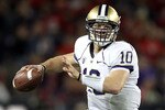 TUCSON, AZ - OCTOBER 23:  Quarterback Jake Locker #10 of the Washington Huskies drops back to pass during the college football game against the Arizona Wildcats at Arizona Stadium on October 23, 2010 in Tucson, Arizona. The Wildcats defeated the Huskies 44-14.  (Photo by Christian Petersen/Getty Images)