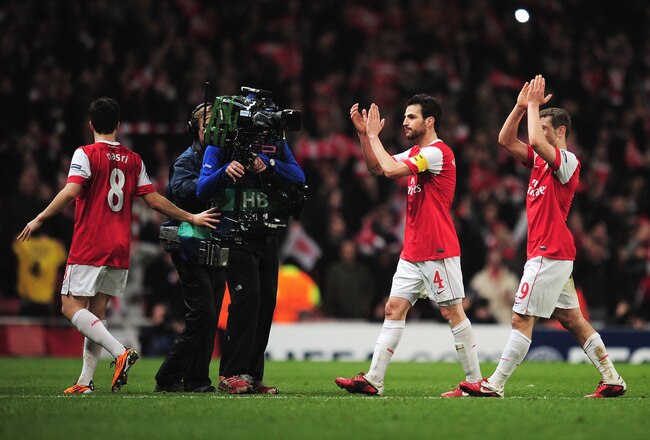 LONDON, ENGLAND - FEBRUARY 16:  Cesc Fabregas (2ndR) of Arsenal applauds the fans after the UEFA Champions League round of 16 first leg match between Arsenal and Barcelona at the Emirates Stadium on February 16, 2011 in London, England.  (Photo by Shaun Botterill/Getty Images)