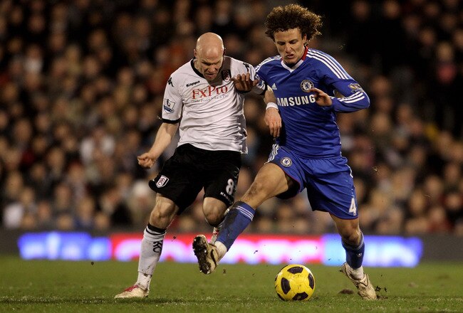 LONDON, ENGLAND - FEBRUARY 14:  David Luiz of Chelsea fights for the ball with Andrew Johnson of Fulham during the Barclays Premier League match between Fulham and Chelsea at Craven Cottage on February 14, 2011 in London, England.  (Photo by Scott Heavey/Getty Images)