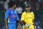 BANGALORE, INDIA - FEBRUARY 13:  Shanthakumaran Sreesanth of India and Ricky Ponting of Australia talk to each other during the 2011 ICC World Cup Warm up game between India and Australia at the M. Chinnaswamy Stadium on February 13, 2011 in Bangalore, India.  (Photo by Matthew Lewis/Getty Images)