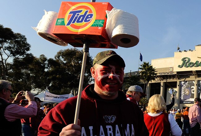 PASADENA, CA - JANUARY 07:  Fans of the Alabama Crimson Tide stand outside the stadium prior to the game against the Texas Longhorns in the Citi BCS National Championship game at the Rose Bowl on January 7, 2010 in Pasadena, California.  (Photo by Kevork Djansezian/Getty Images)
