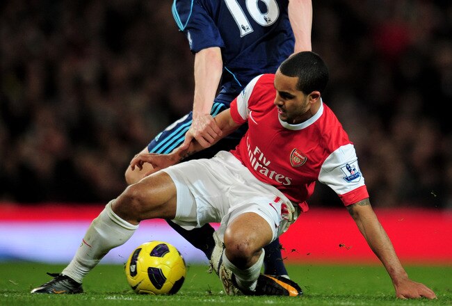 LONDON, ENGLAND - FEBRUARY 23:  Dean Whitehead (L) of Stoke tackles Theo Walcott of Arsenal during the Barclays Premier League match between Arsenal and Stoke City at the Emirates Stadium on February 23, 2011 in London, England.  (Photo by Shaun Botterill/Getty Images)