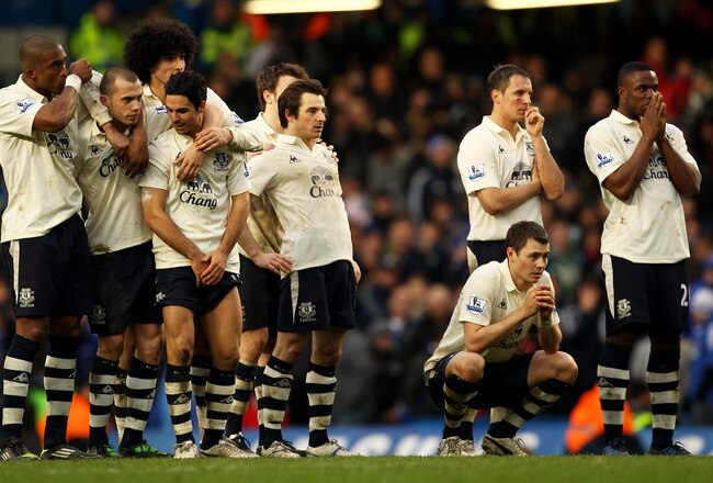 LONDON, ENGLAND - FEBRUARY 19:  Nervous Everton players look whilst the penalty shootout takes place during the FA Cup sponsored by E.ON 4th round replay match between Chelsea and Everton at Stamford Bridge on February 19, 2011 in London, England.  (Photo by Richard Heathcote/Getty Images)
