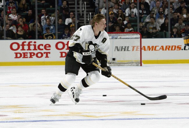 SUNRISE, FL - FEBRUARY 1:  Alexei Kovalev #27 of the Pittsburgh Penguins competes in the pass & score event during the NHL SuperSkills Competition on February 1, 2003 at the Office Depot Center in Sunrise, Florida. (Photo by Elsa/Getty Images/NHLI)