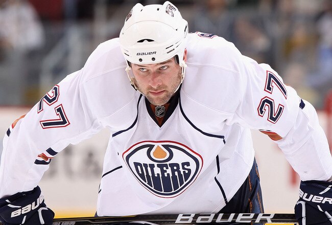 GLENDALE, AZ - NOVEMBER 23:  Dustin Penner #27 of the Edmonton Oilers awaits a face off during the NHL game against the Phoenix Coyotes at Jobing.com Arena on November 23, 2010 in Glendale, Arizona.  The Coyotes defeated the Oilers 5-0.  (Photo by Christian Petersen/Getty Images)