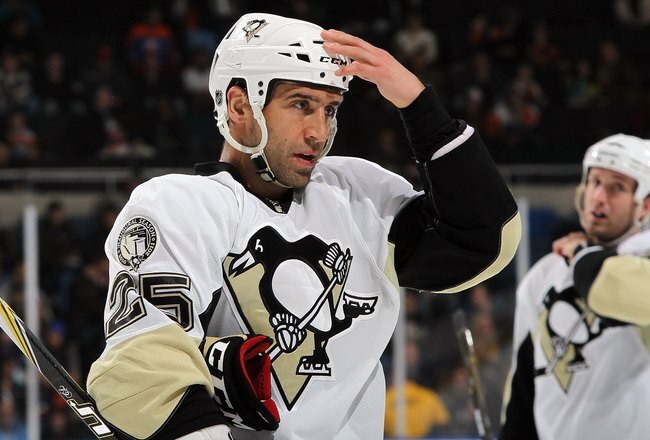 UNIONDALE, NY - FEBRUARY 11:  Maxime Talbot #25 of the Pittsburgh Penguins skates against the New York Islanders on February 11, 2011 at Nassau Coliseum in Uniondale, New York. The Isles defeated the Pens 9-3.  (Photo by Jim McIsaac/Getty Images)