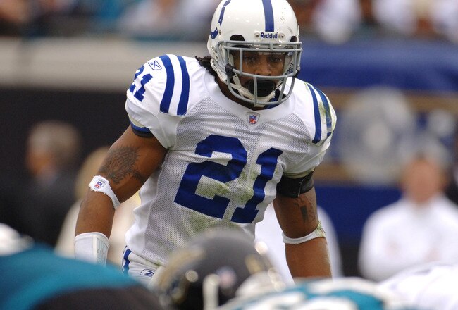 Indianapolis Colts defensive back Bob Sanders sets for play  against the Jacksonville Jaguars December 11, 2005 in Jacksonville.  The Colts defeated the Jaguars 26 - 18 to remain undefeated.  (Photo by Al Messerschmidt/Getty Images)