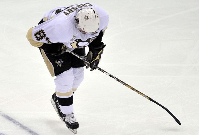 DETROIT - JUNE 12:  Sidney Crosby #87 of the Pittsburgh Penguins skates of off the ice after getting injured against the Detroit Red Wings during Game Seven of the 2009 NHL Stanley Cup Finals at Joe Louis Arena on June 12, 2009 in Detroit, Michigan.  (Photo by Jamie Sabau/Getty Images)