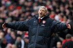 LONDON, ENGLAND - MARCH 05:  Manager Arsene Wenger shows his frustration during the Barclays Premier League match between Arsenal and Sunderland at Emirates Stadium on March 5, 2011 in London, England.  (Photo by Paul Gilham/Getty Images)