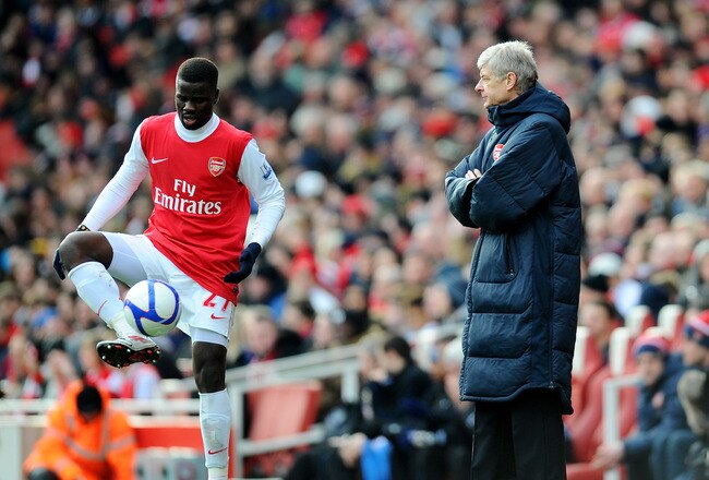 LONDON, ENGLAND - JANUARY 30:  Arsene Wenger the Arsenal manager looks on as Emmanuel Eboue of Arsenal controls the ball during the FA Cup sponsored by E.ON fourth round match between Arsenal and Huddersfield Town at The Emirates Stadium on January 30, 2011 in London, England.  (Photo by Clive Mason/Getty Images)